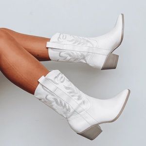 Brand new size 7.5 white western boots
